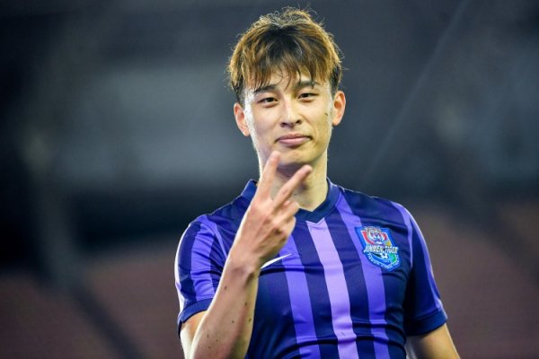 津媒：国足分组对峙  巴顿出任右边后场球员，他将和高准翼角逐  主力