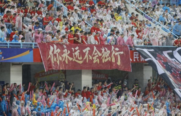 苏超迎来“诞生第100天”,成为平凡人的理想 舞台