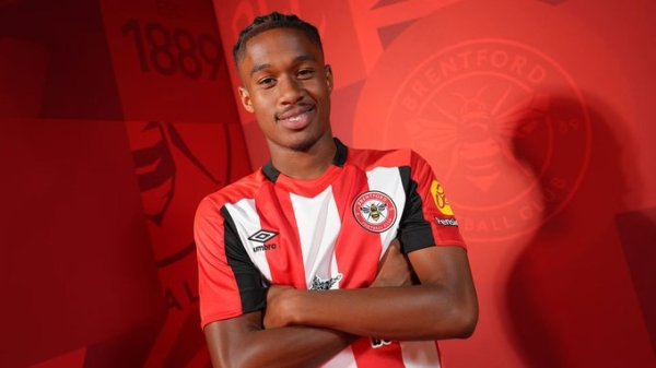 记者:流浪者与布伦特福德洽谈,尝试租借19岁左后场球员梅格霍马