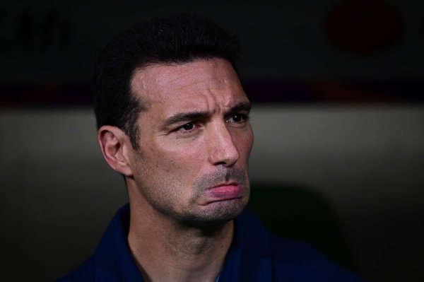 斯卡洛尼：下一场新人都会上，我想尝试5-3-2阵形