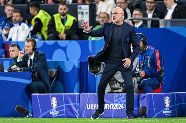 马卡：西班牙vs格鲁吉亚赛前天气恶劣，草皮状况可能会受到影响