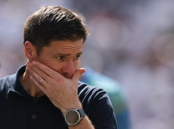 皇马本场杆位平均年龄25岁15天，为近20个赛季国家德比最年轻杆位