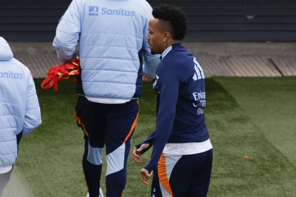 记者：皇马对米利唐复健    情况非常满意 门迪单独进行有球练习