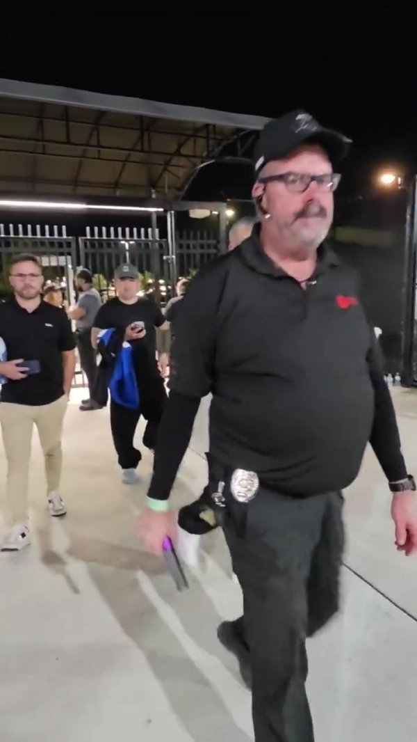 来看梅西！阿根廷足协主席塔皮亚抵达运动活动    场  ，观战迈阿密vs纳什维尔