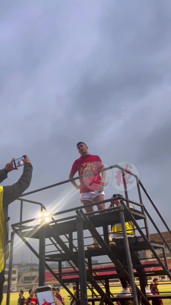 泪目！黄希扬喊话重庆球迷：中超还给你们了！剩下的交给他们了